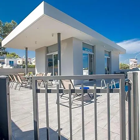 Hotel Prpo490a, Stunning 5bdr With Pool, Close To The